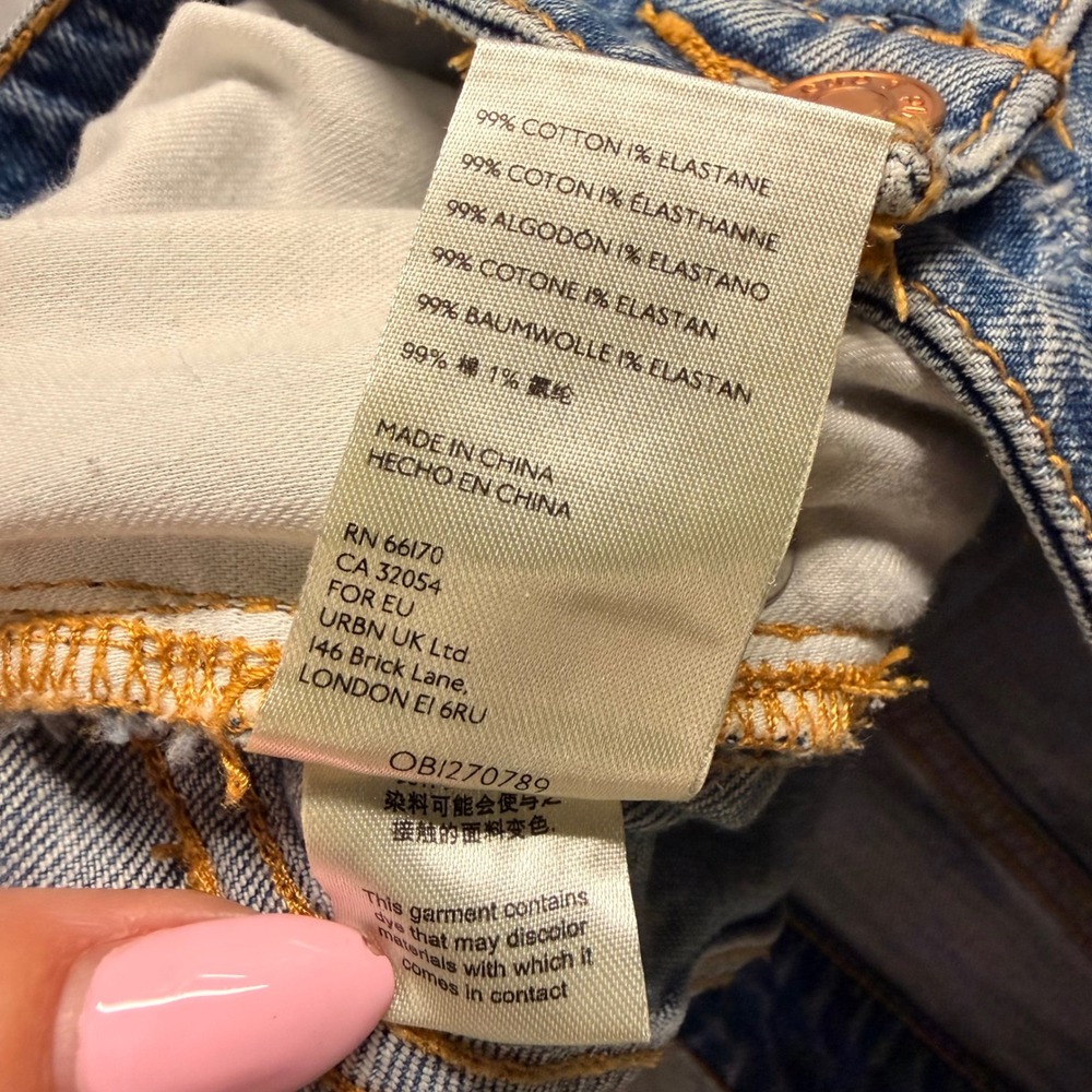 Anthropologie Pilcro Denim Shorts Light Wash Distressed Raw Hem Size 28 - Picture 9 of 10